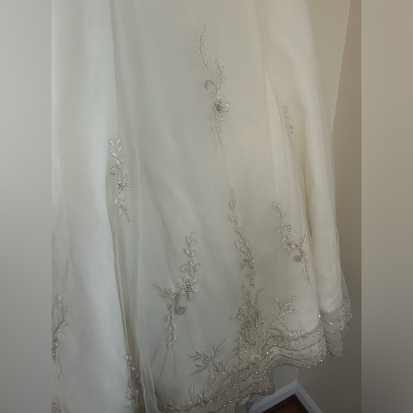 Mori Lee Beaded Wedding Gown Size 12 Sweetheart A-Line Cathedral Train bustle - Picture 2 of 16